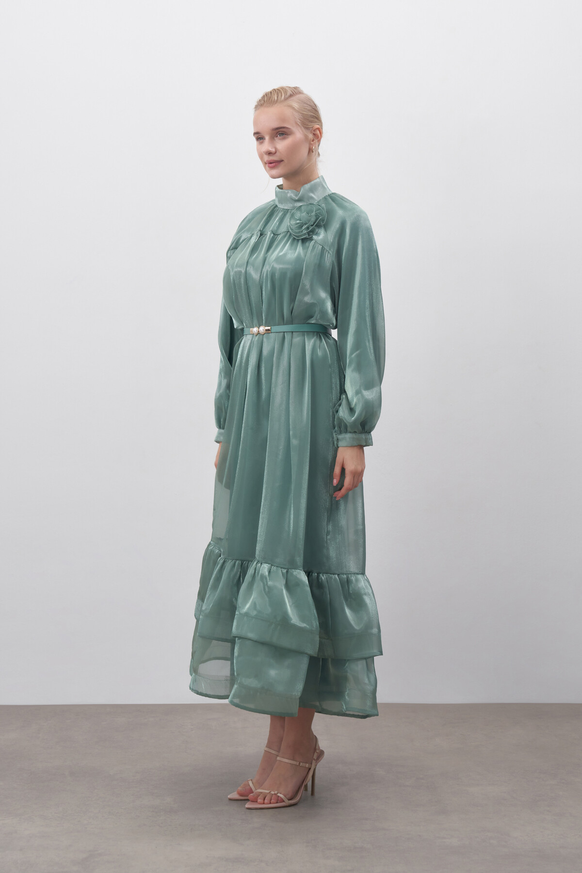 Çiçek Detaylı Parlak Şifon Abiye Elbise