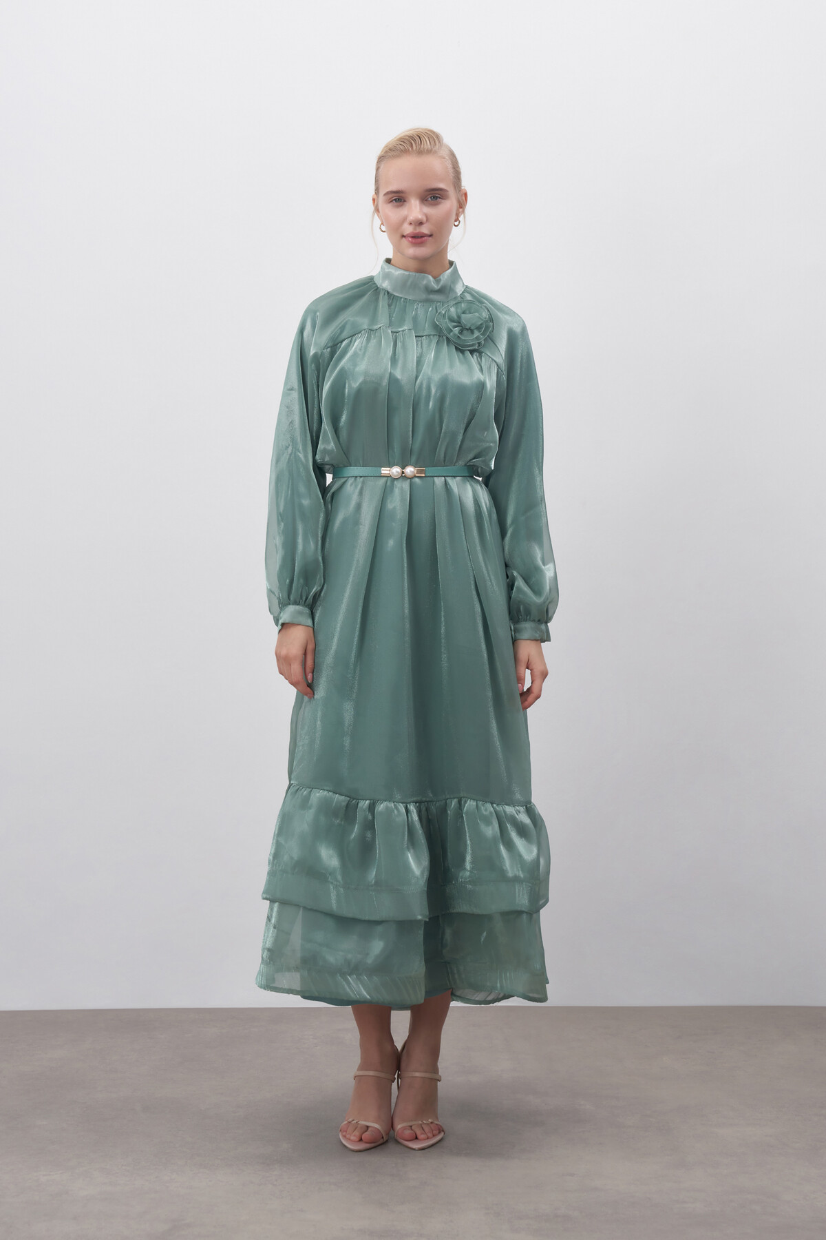 Çiçek Detaylı Parlak Şifon Abiye Elbise