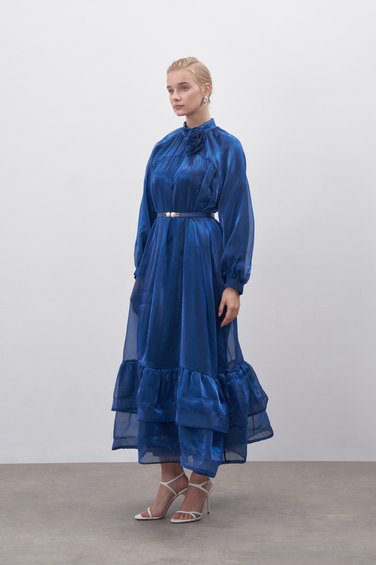 Çiçek Detaylı Parlak Şifon Abiye Elbise