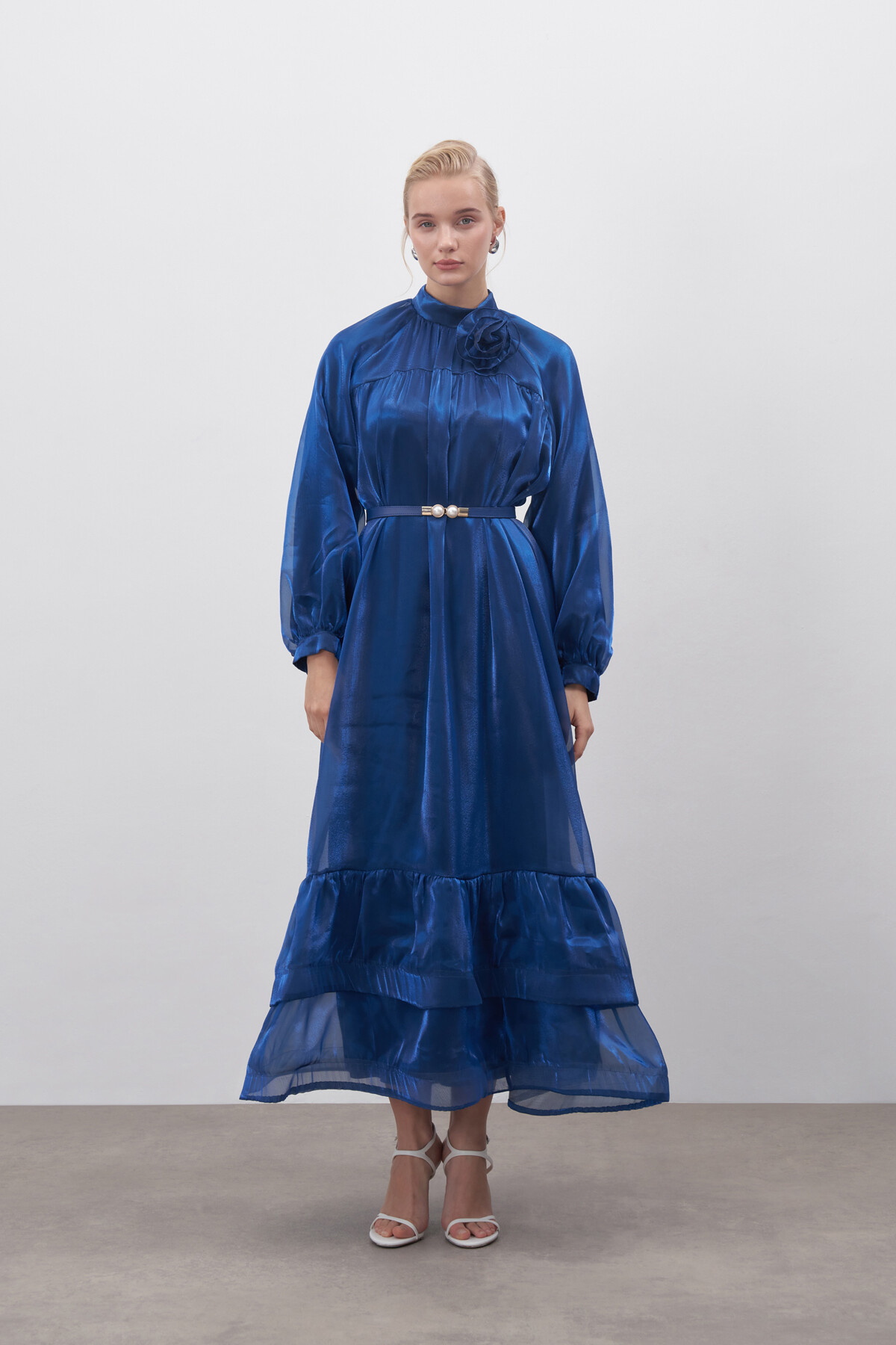 Çiçek Detaylı Parlak Şifon Abiye Elbise