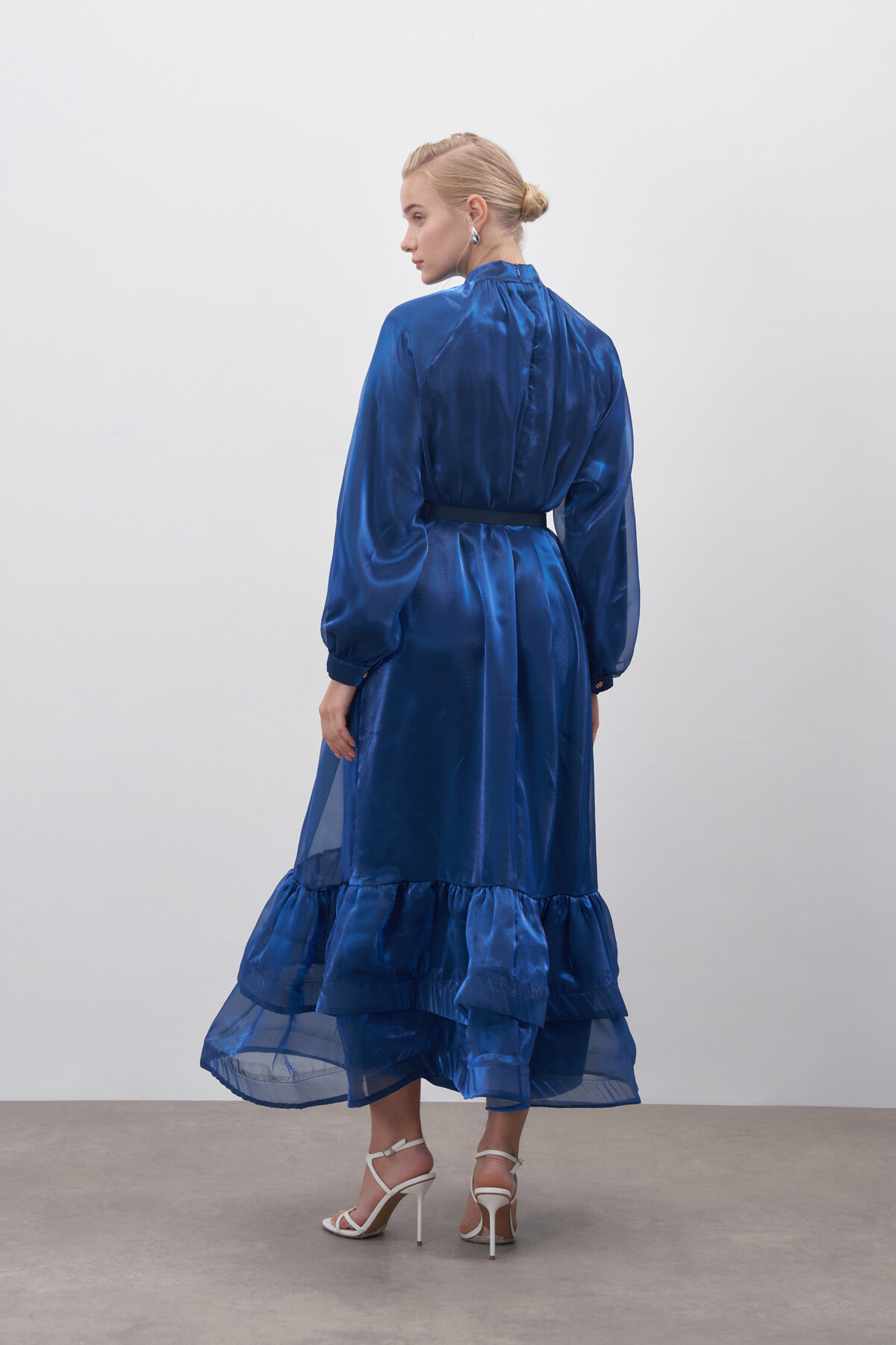 Çiçek Detaylı Parlak Şifon Abiye Elbise