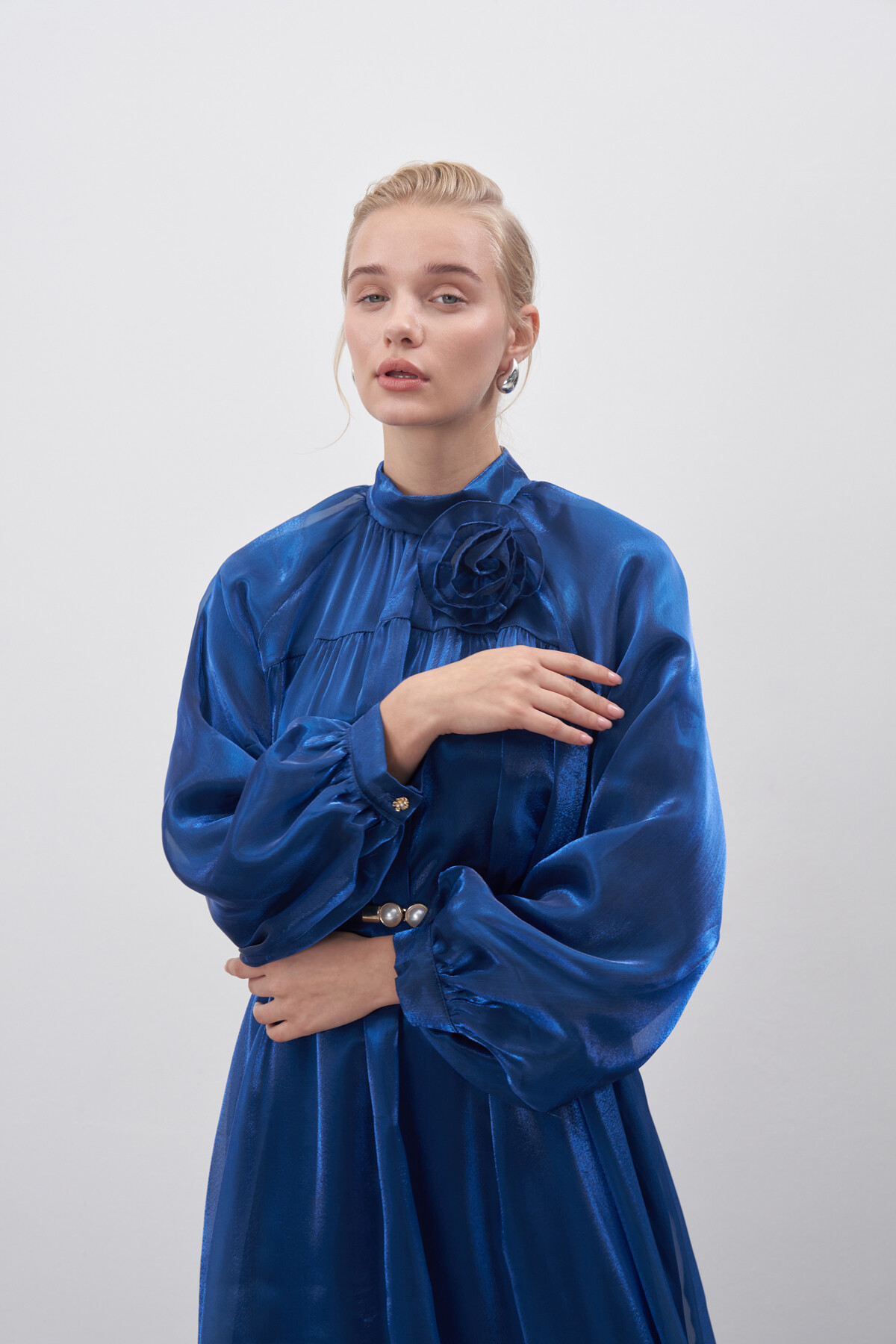 Çiçek Detaylı Parlak Şifon Abiye Elbise