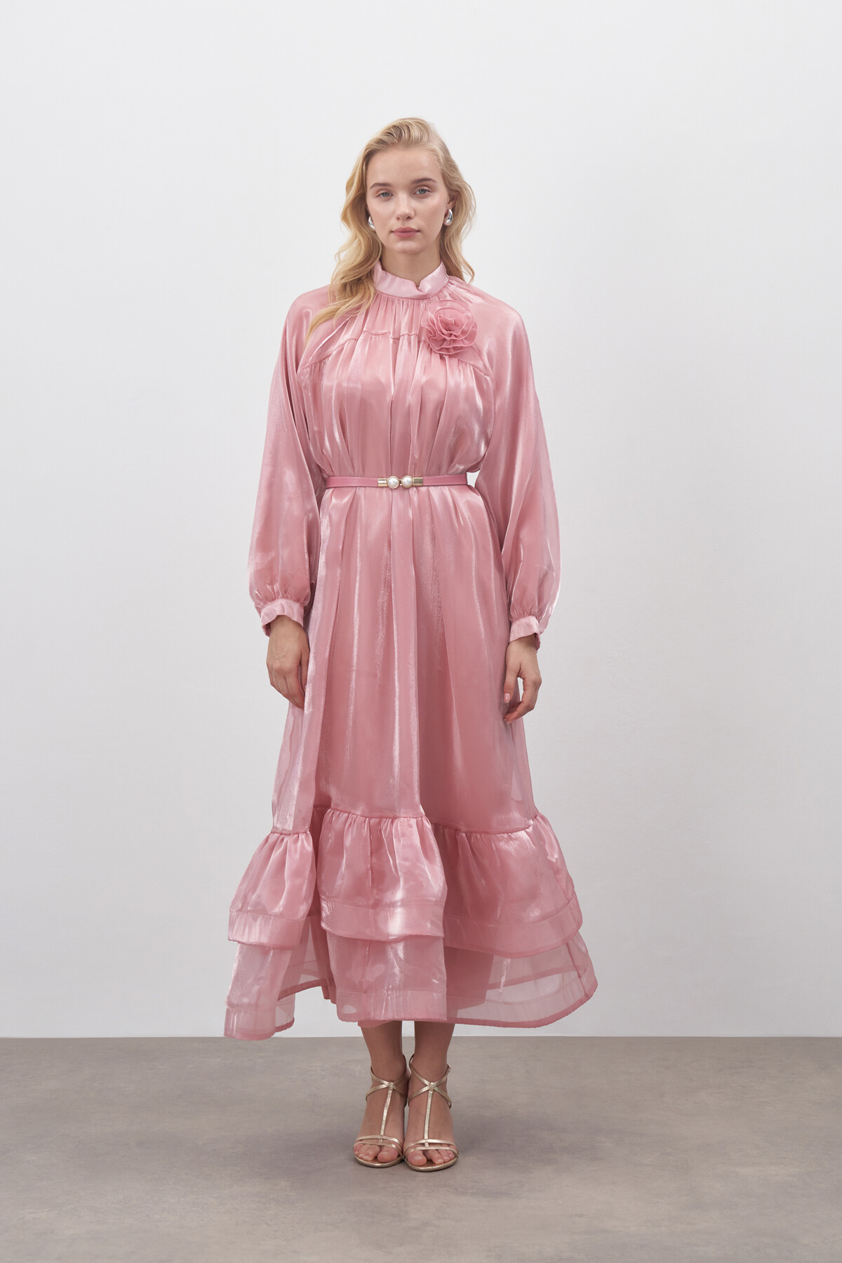 Çiçek Detaylı Parlak Şifon Abiye Elbise