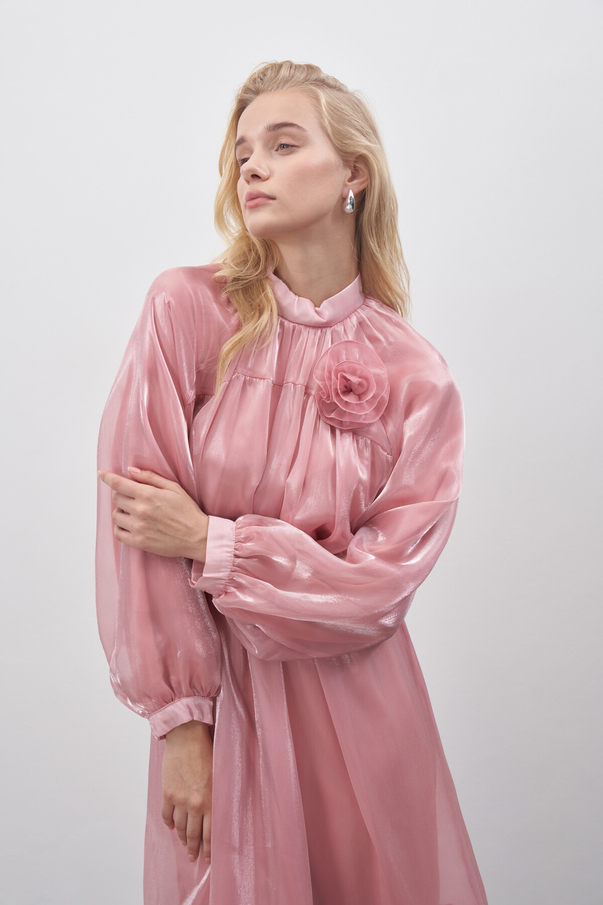 Çiçek Detaylı Parlak Şifon Abiye Elbise