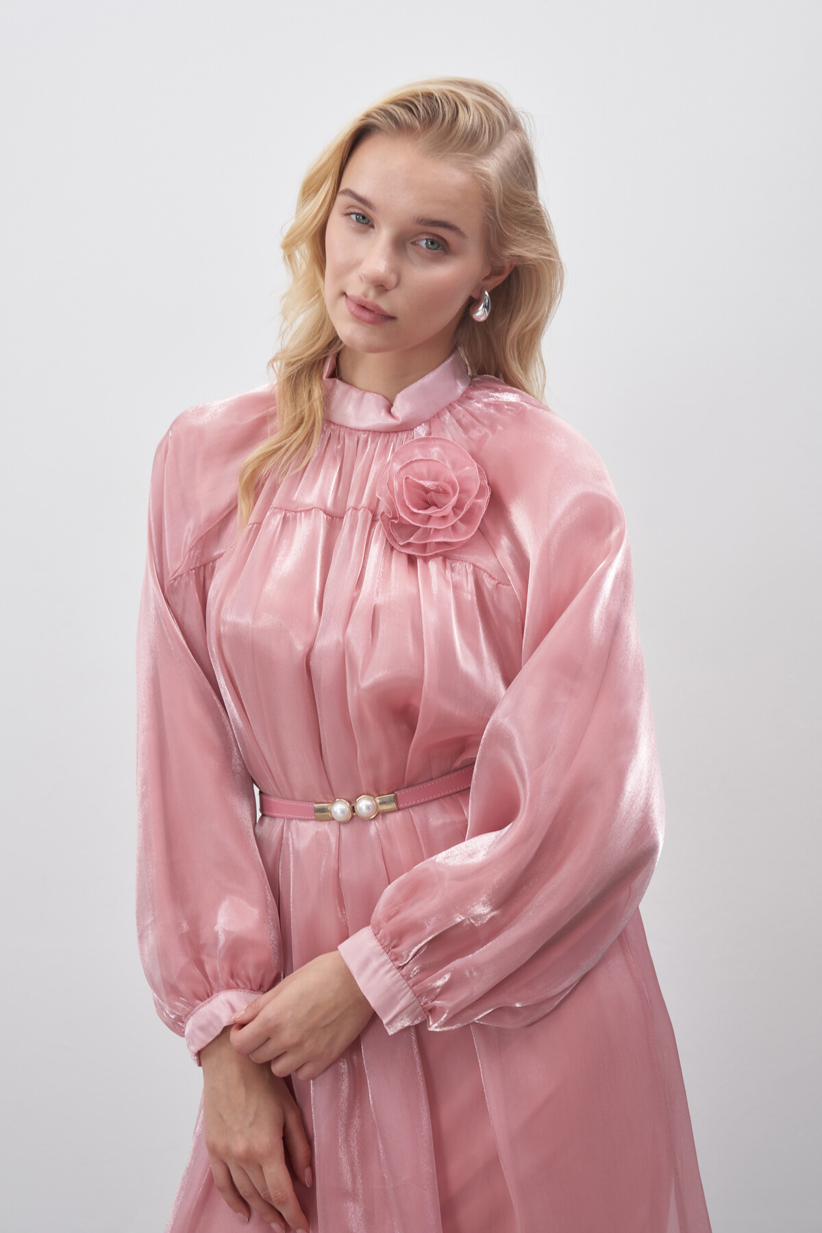 Çiçek Detaylı Parlak Şifon Abiye Elbise