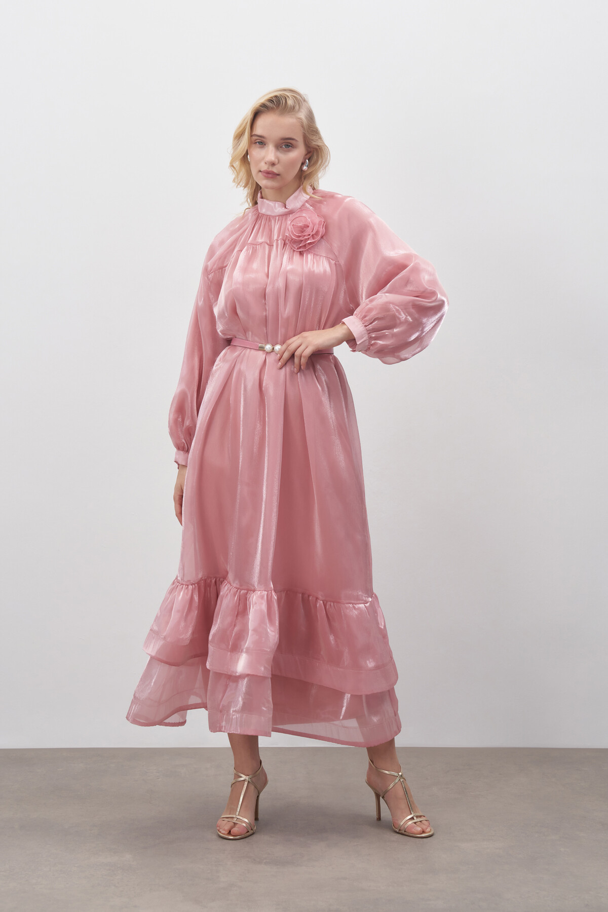 Çiçek Detaylı Parlak Şifon Abiye Elbise