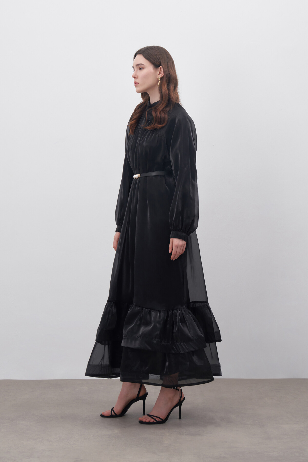 Çiçek Detaylı Parlak Şifon Abiye Elbise