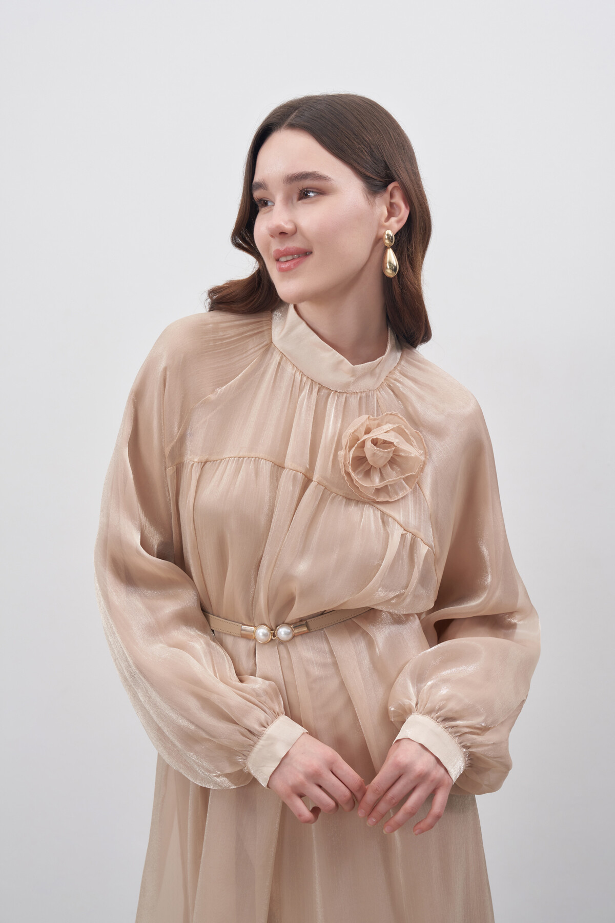 Çiçek Detaylı Parlak Şifon Abiye Elbise