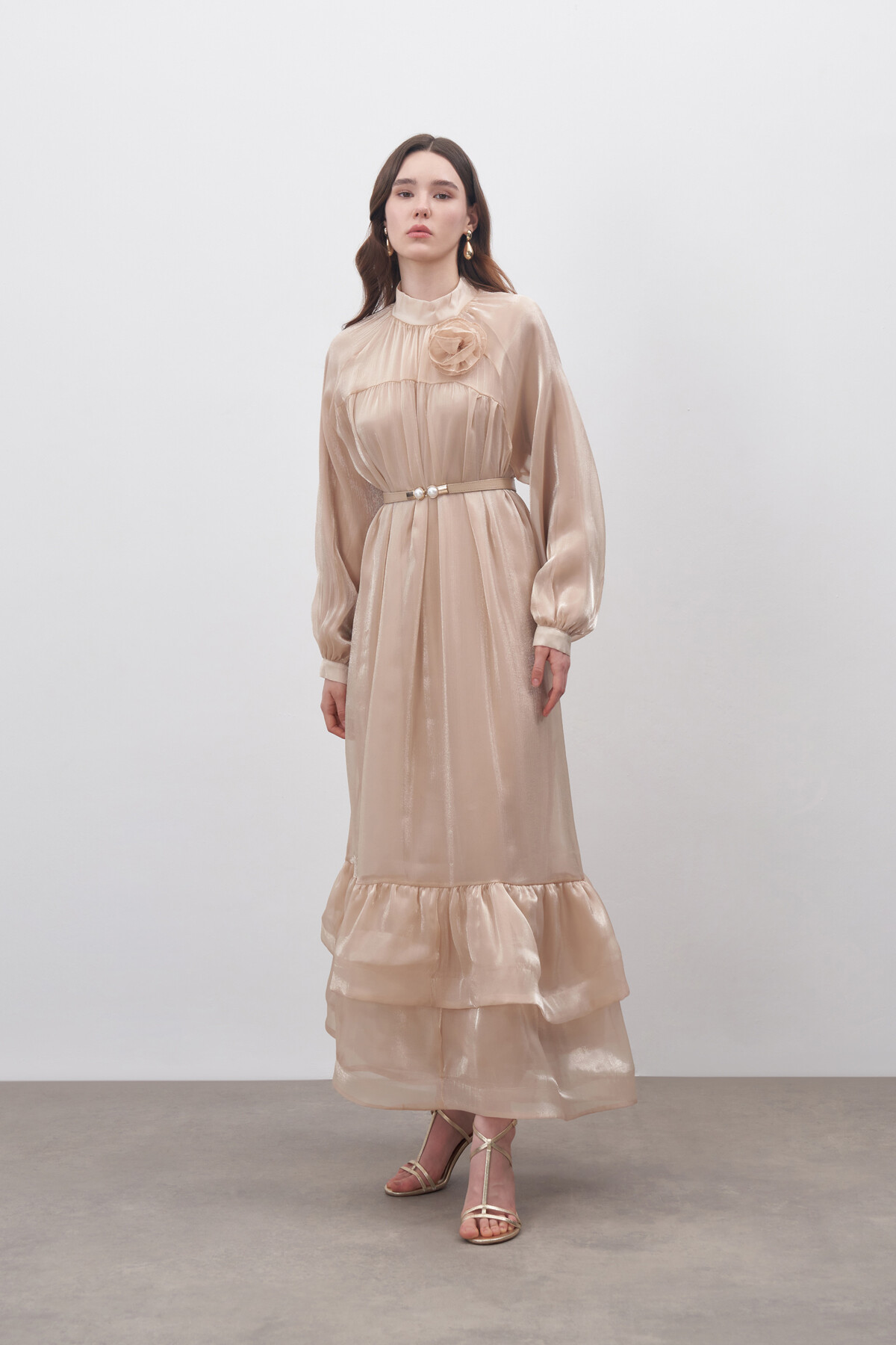 Çiçek Detaylı Parlak Şifon Abiye Elbise