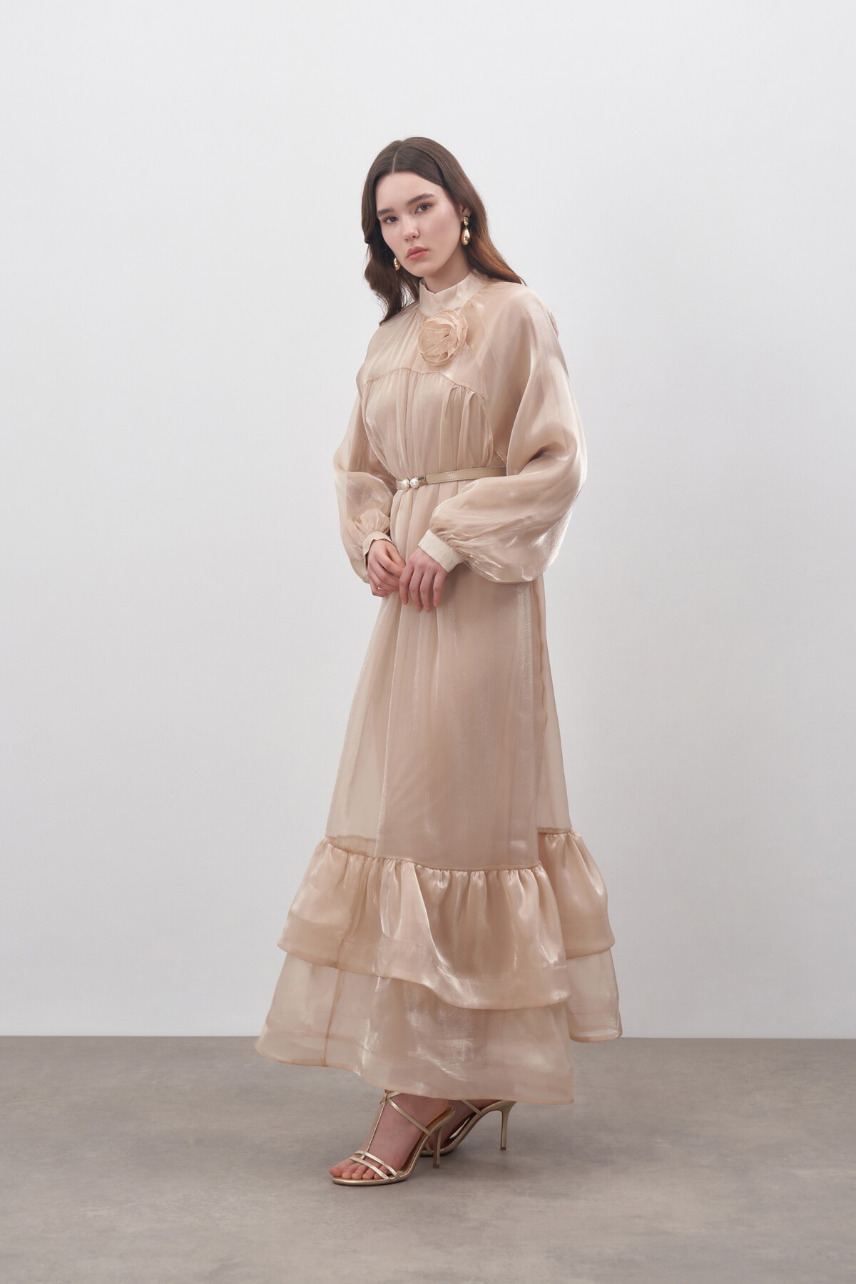 Çiçek Detaylı Parlak Şifon Abiye Elbise