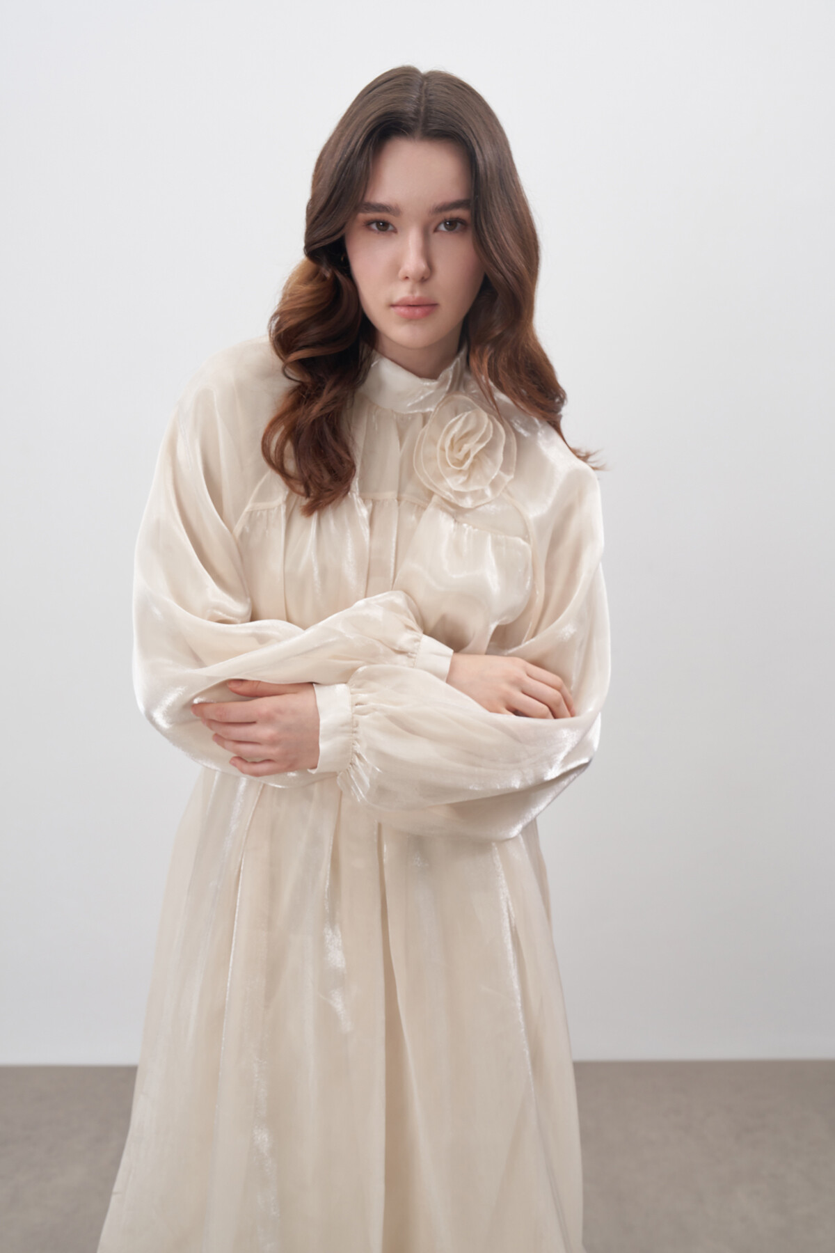 Çiçek Detaylı Parlak Şifon Abiye Elbise