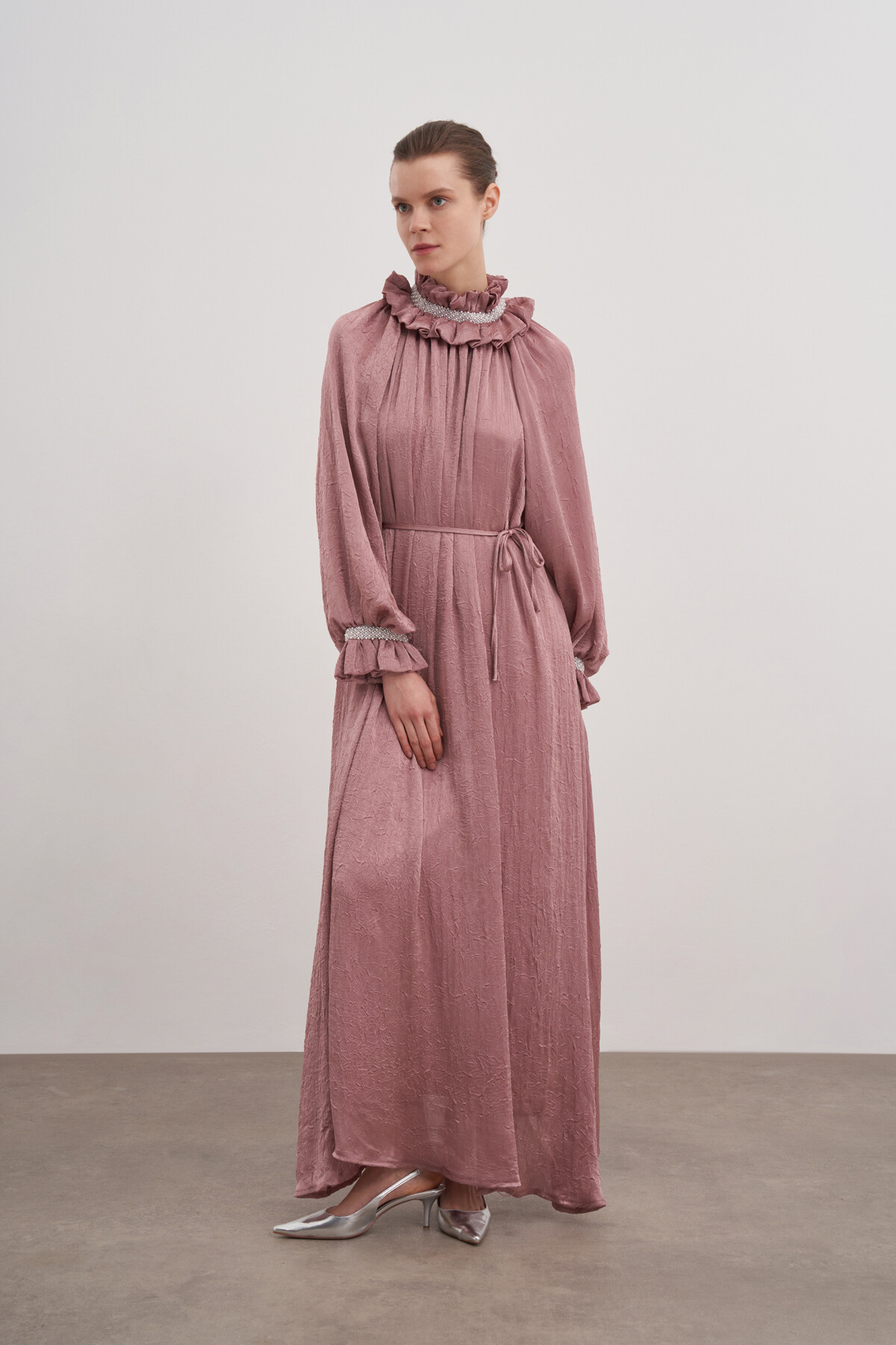 Fırfır Detaylı Taş İşlemeli Abiye Elbise