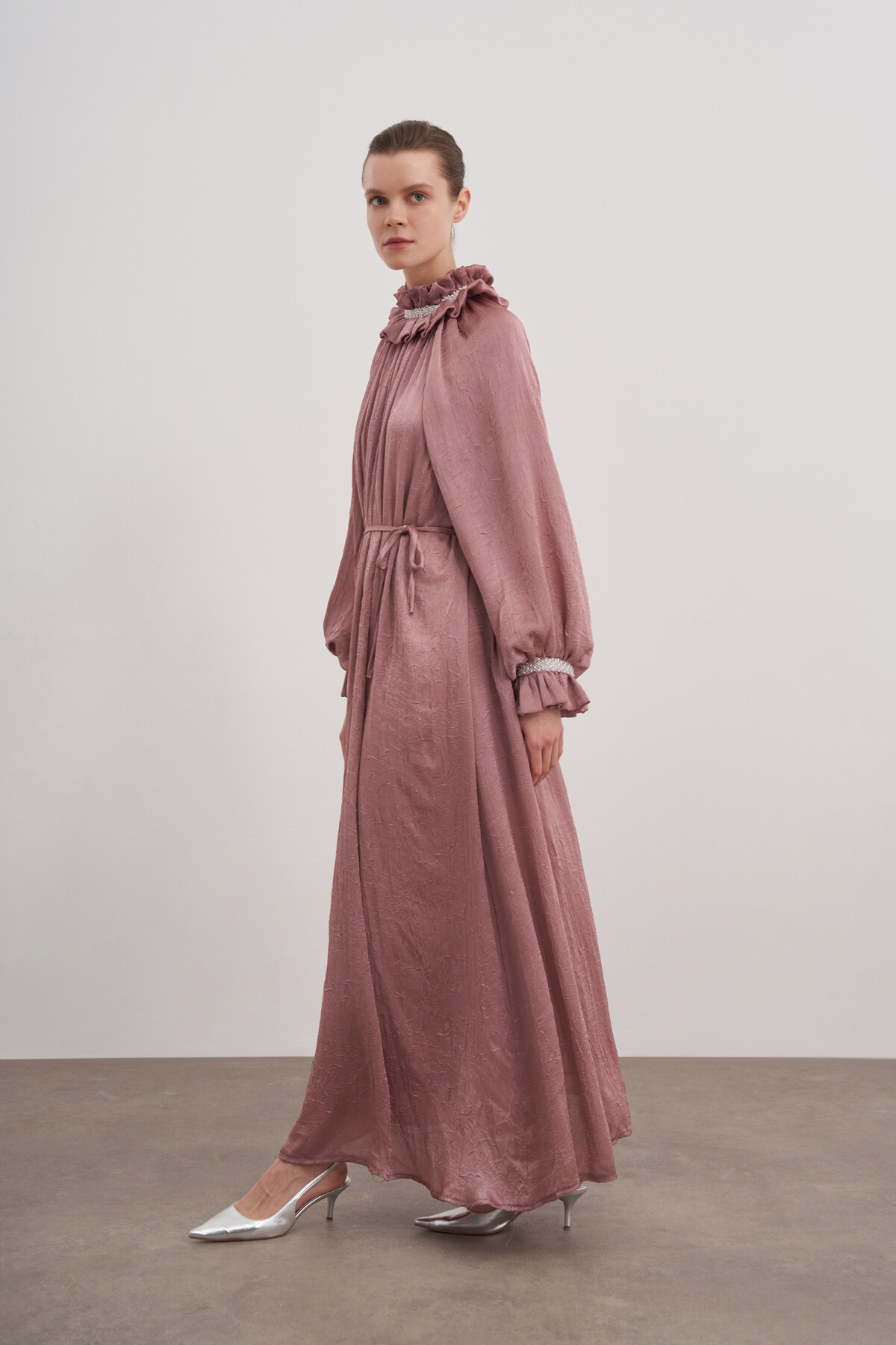 Fırfır Detaylı Taş İşlemeli Abiye Elbise