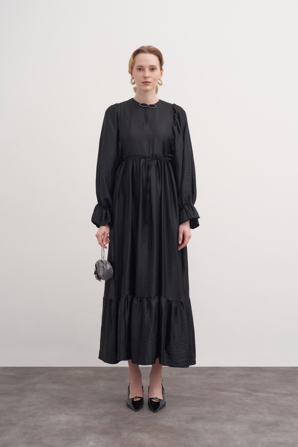 İpek Broşlu Elbise