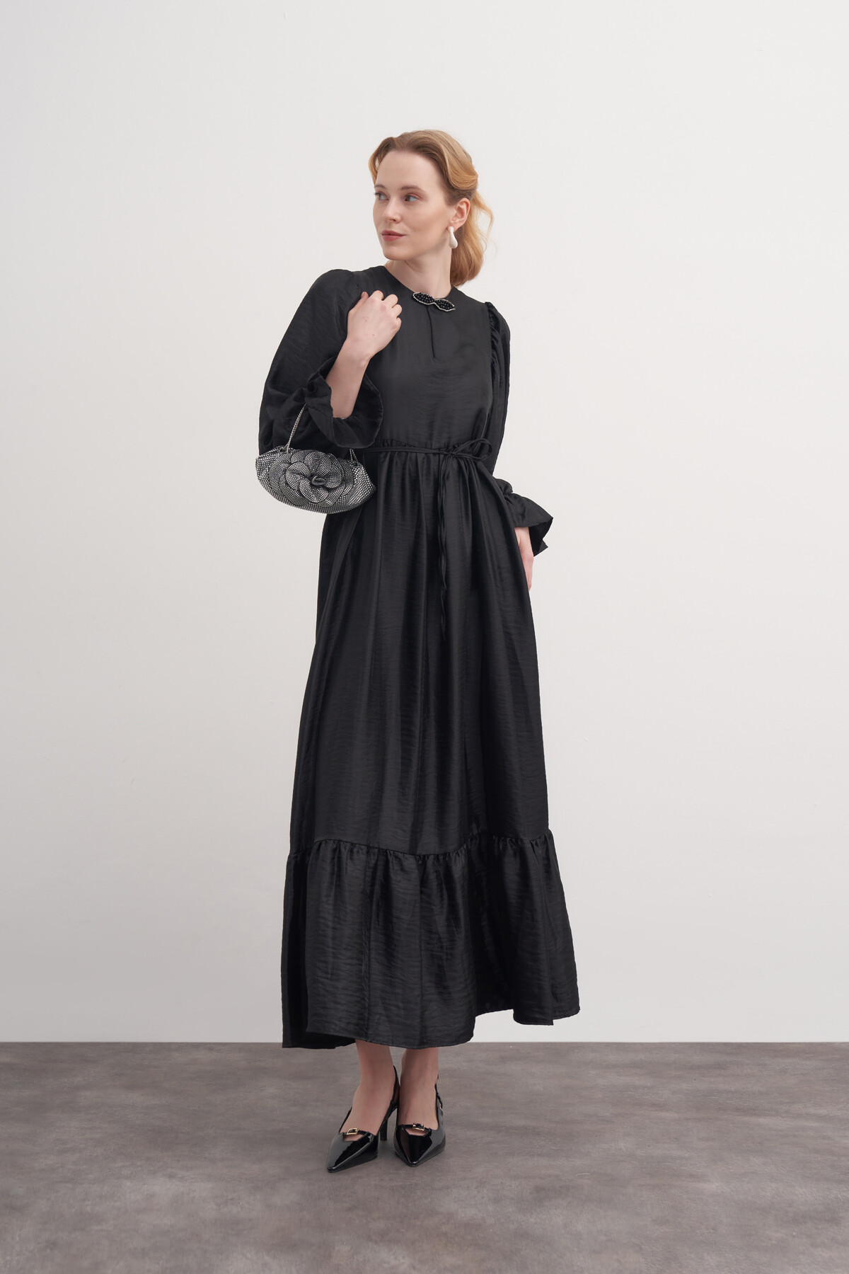 İpek Broşlu Elbise