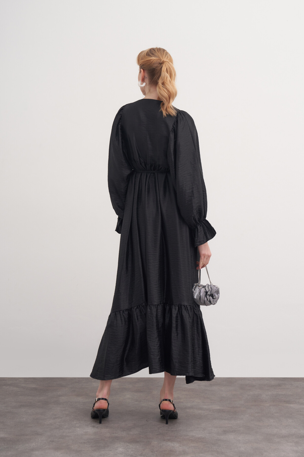 İpek Broşlu Elbise