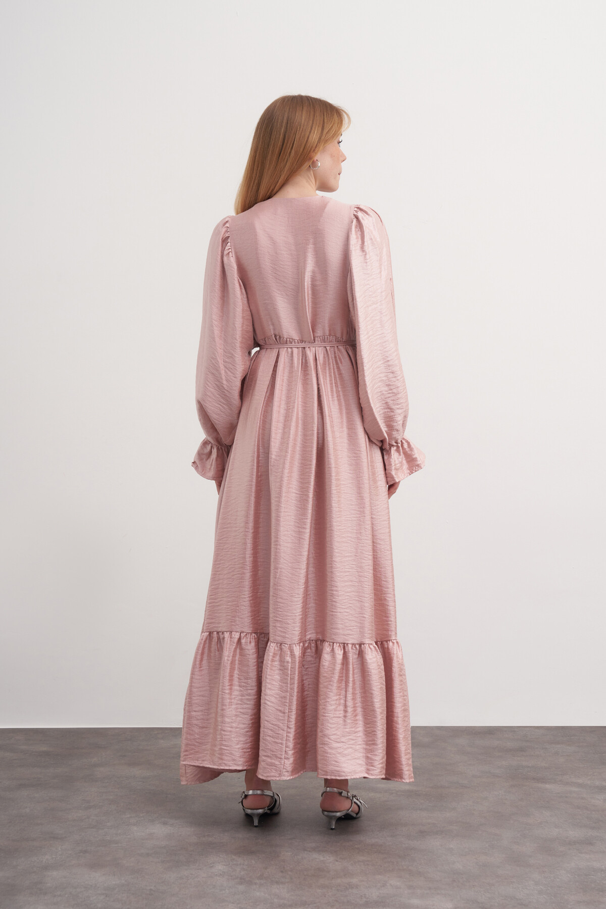 İpek Broşlu Elbise