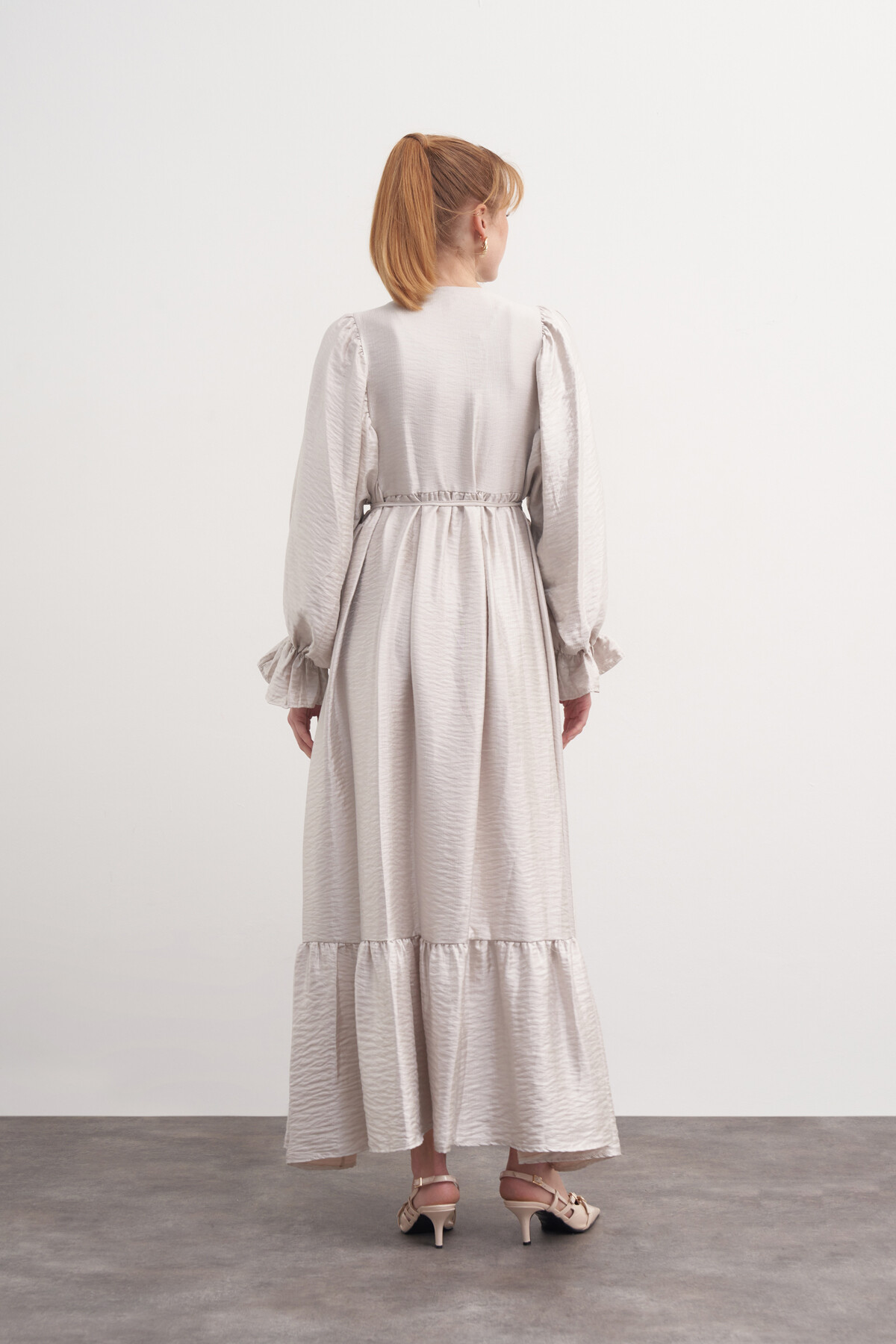 İpek Broşlu Elbise