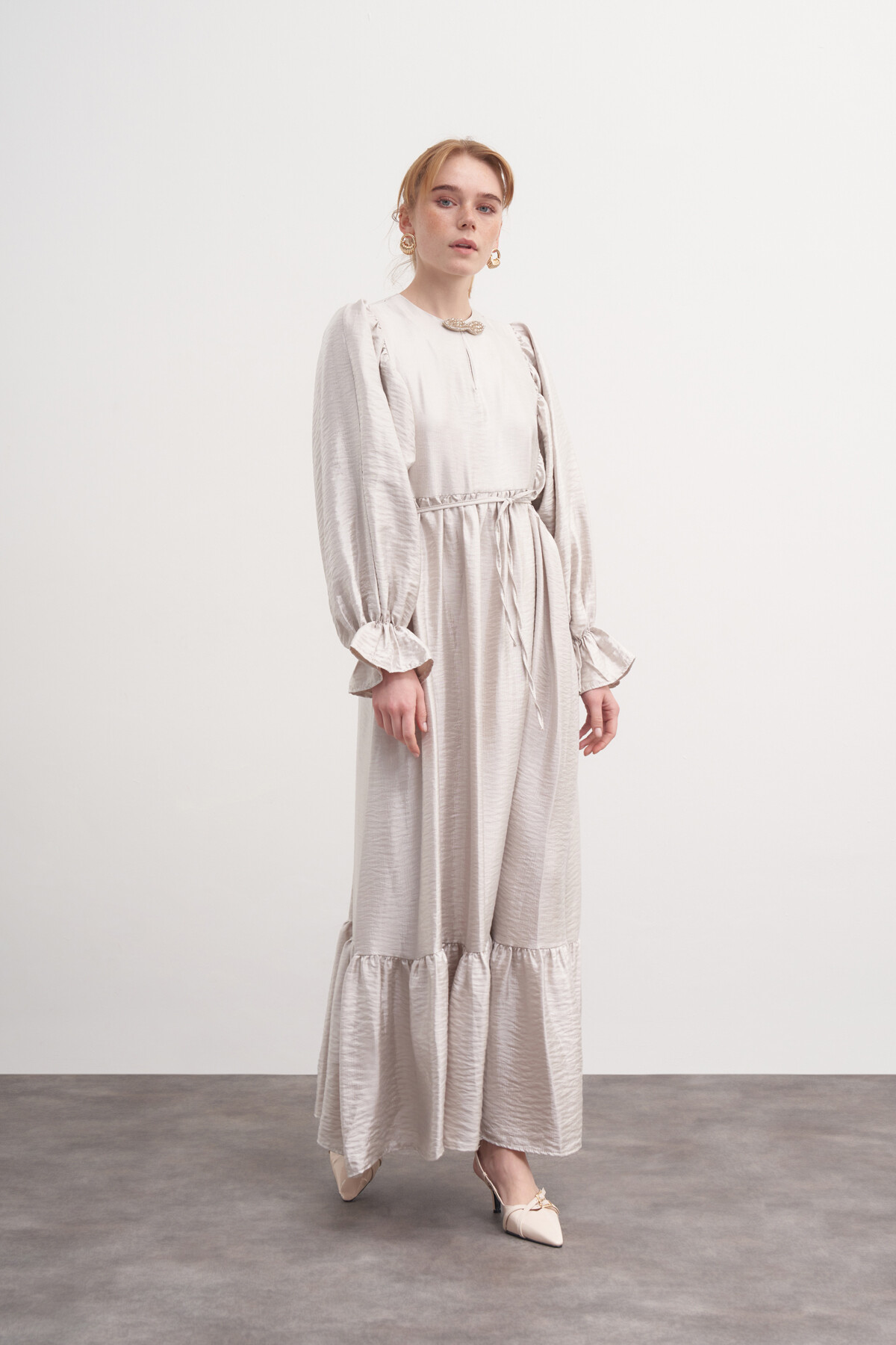 İpek Broşlu Elbise