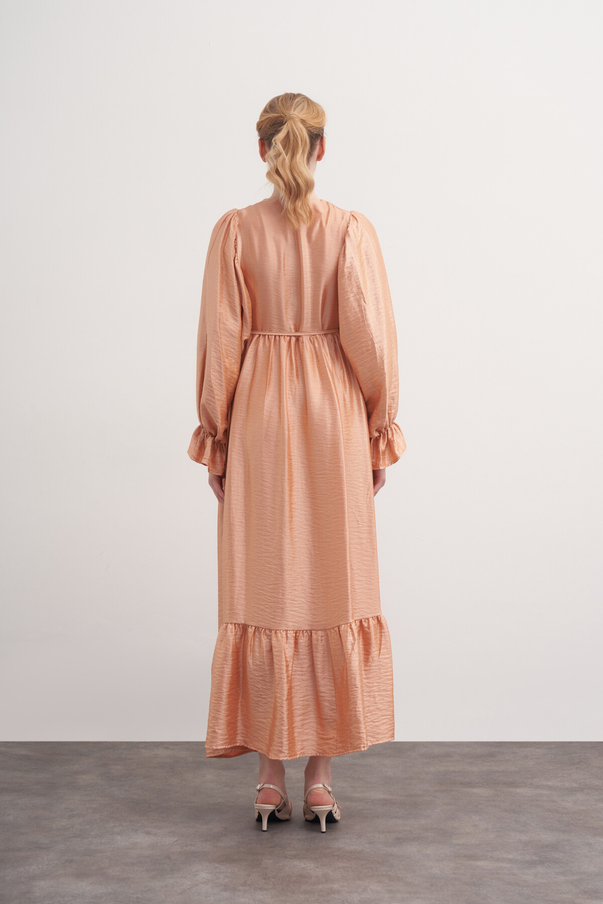 İpek Broşlu Elbise