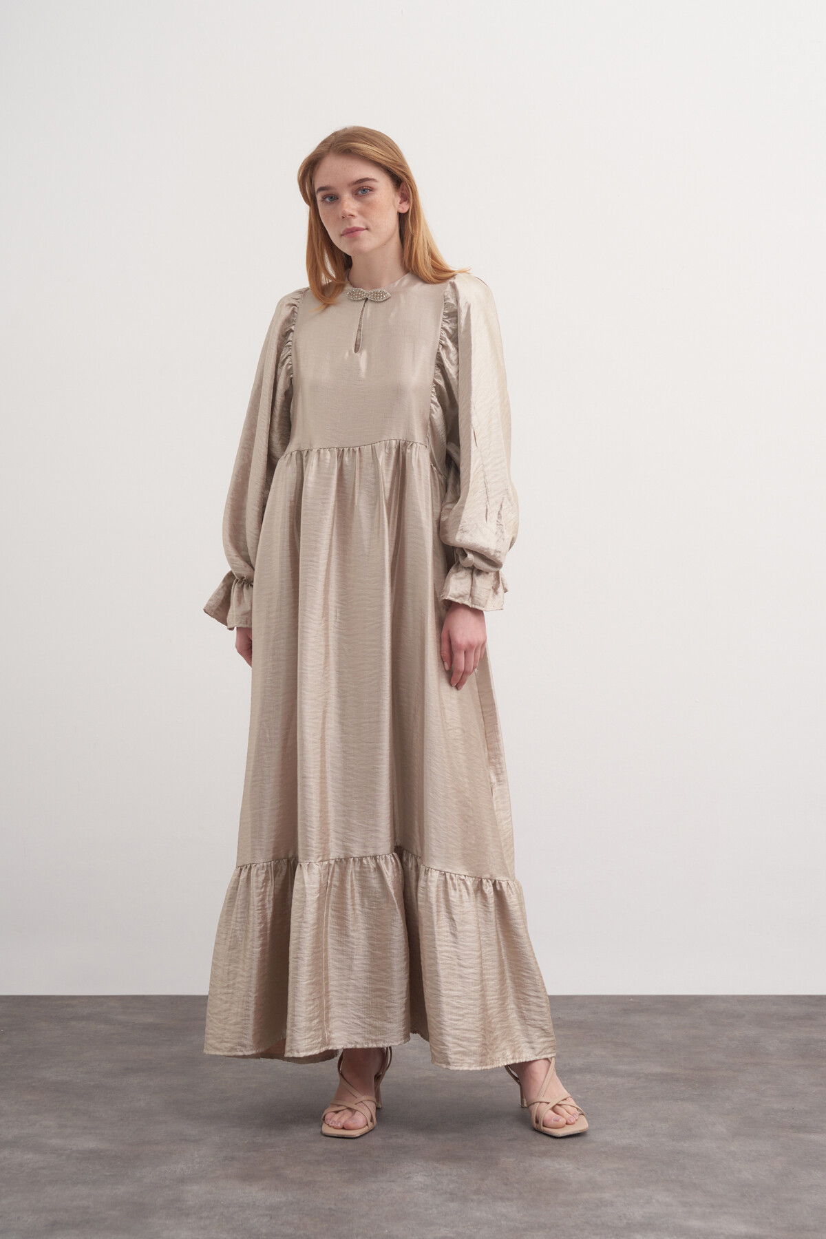 İpek Broşlu Elbise