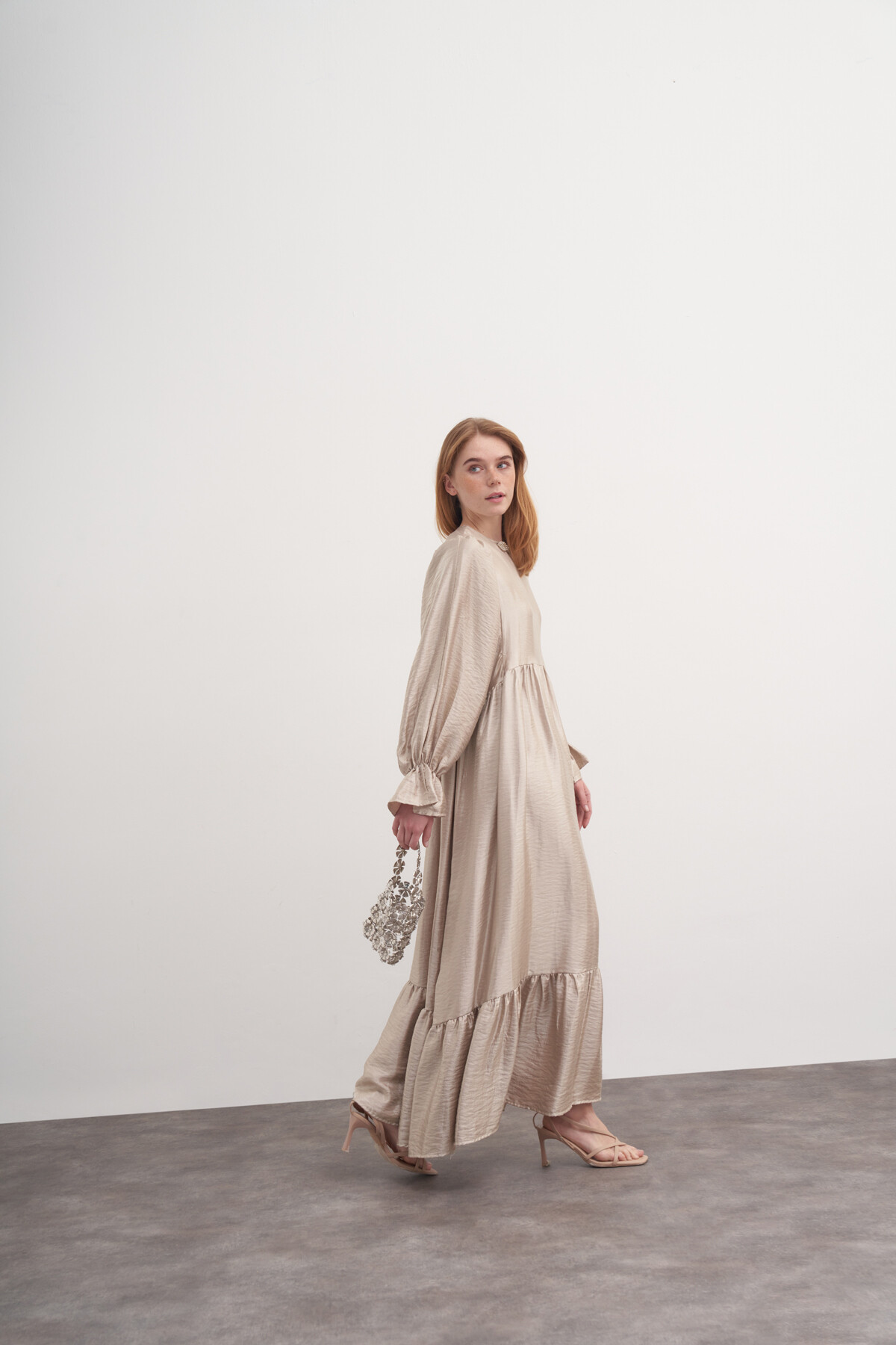 İpek Broşlu Elbise