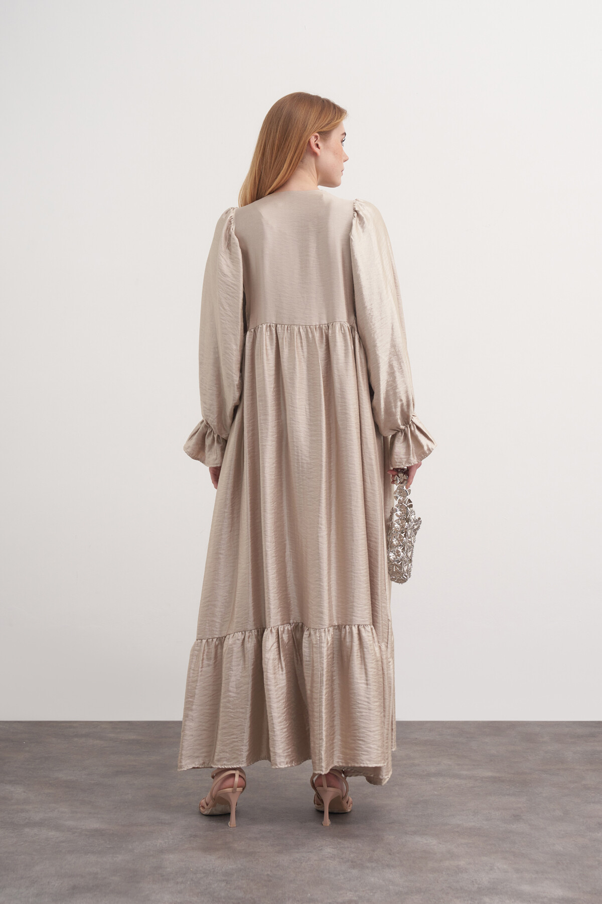 İpek Broşlu Elbise