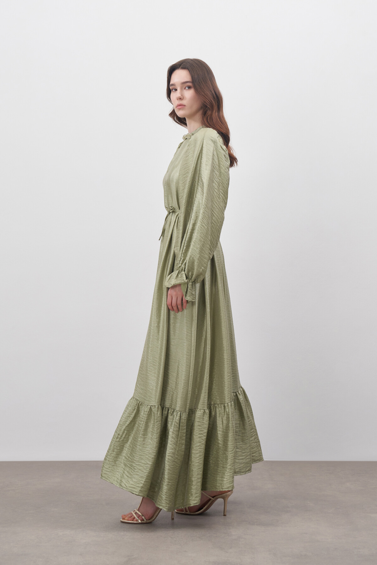 İpek Broşlu Elbise