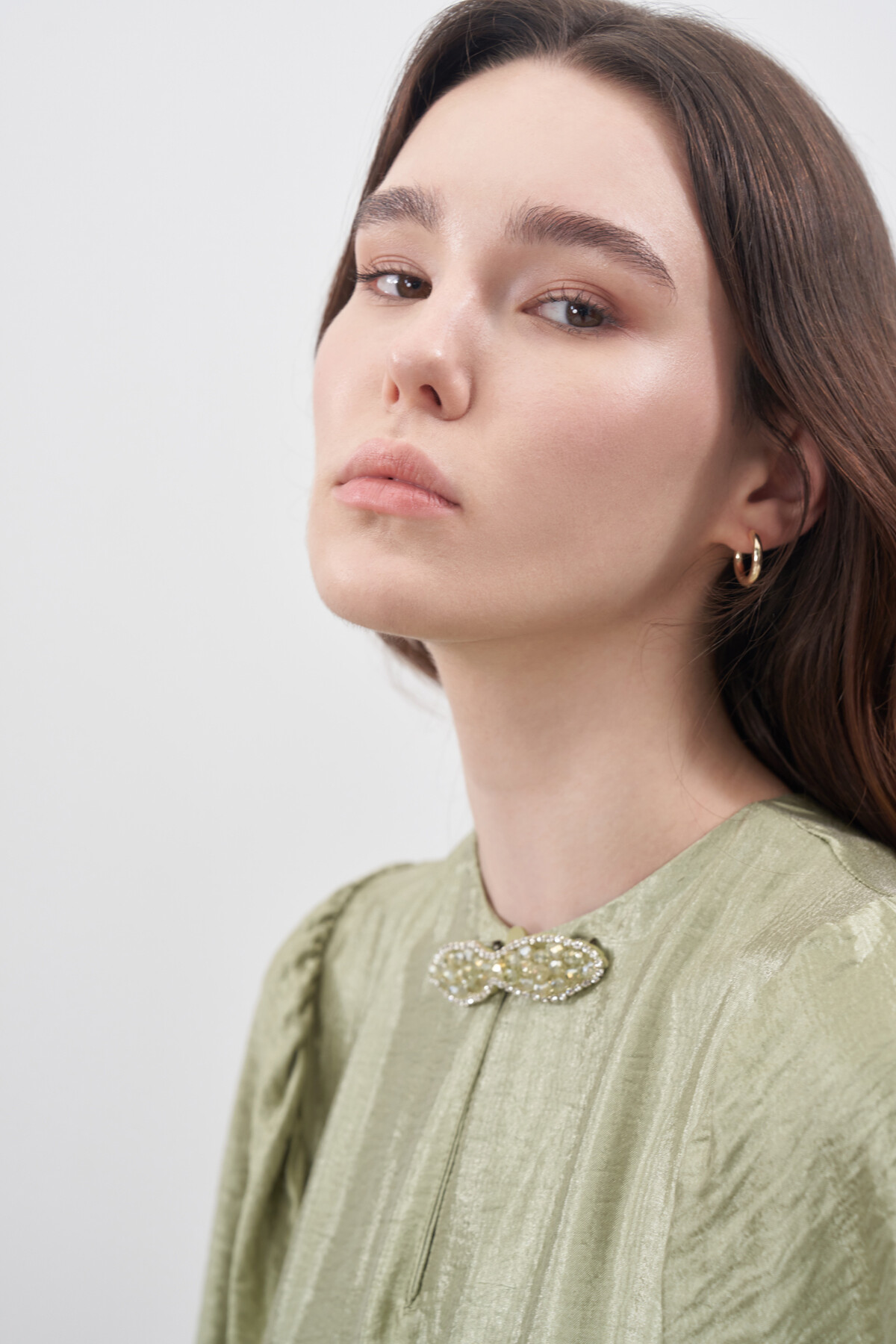 İpek Broşlu Elbise