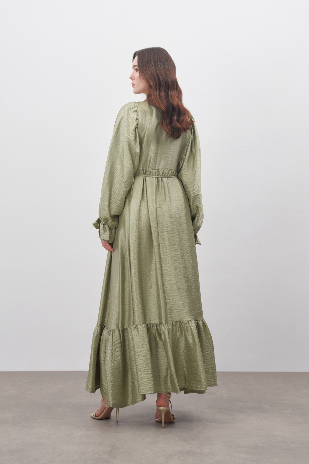 İpek Broşlu Elbise