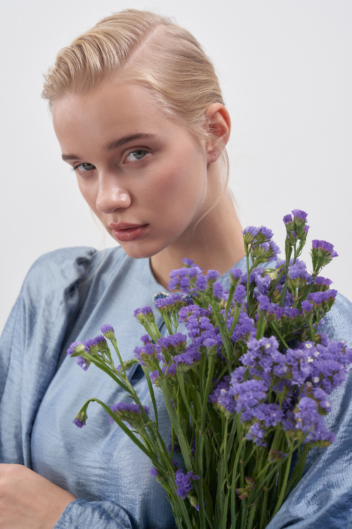 İpek Broşlu Elbise