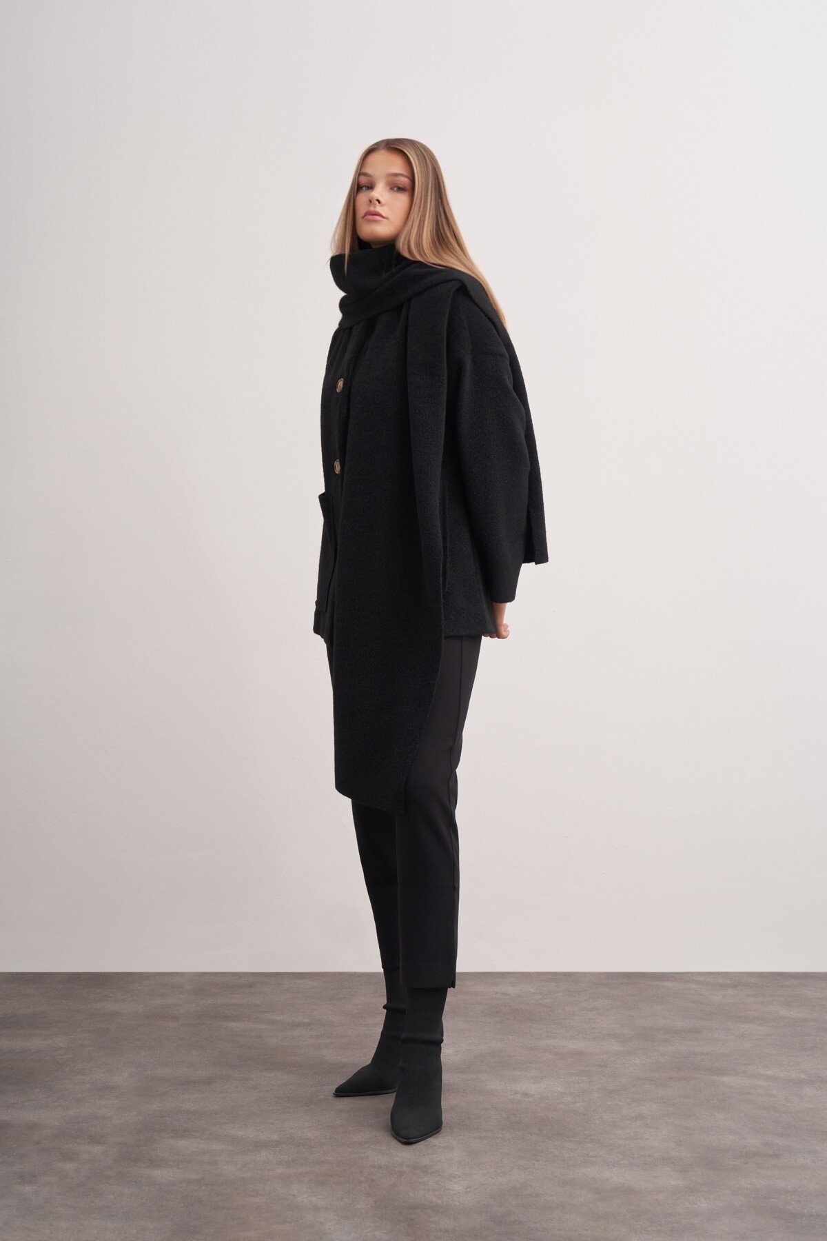 Şal Detaylı Kapüşonlu Kaban