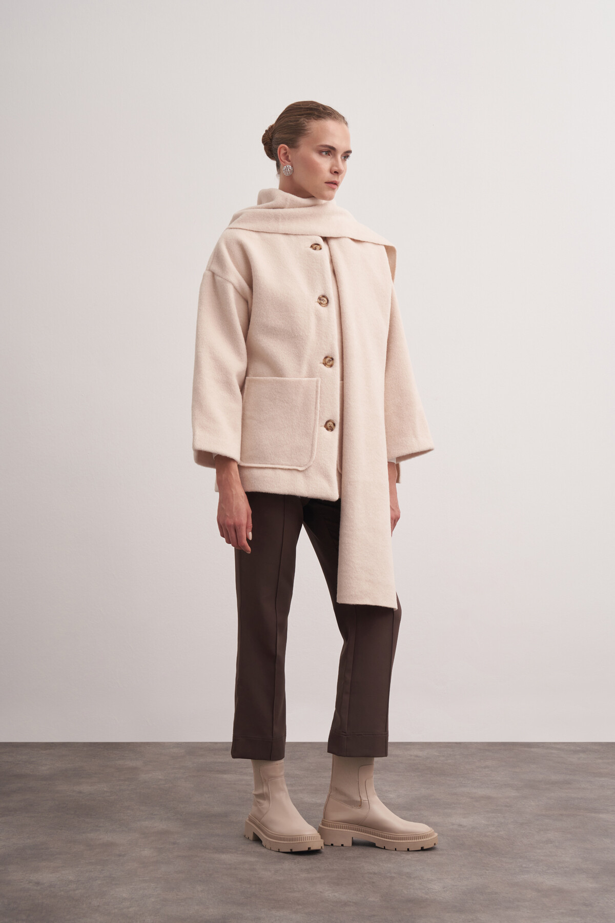 Şal Detaylı Kapüşonlu Kaban