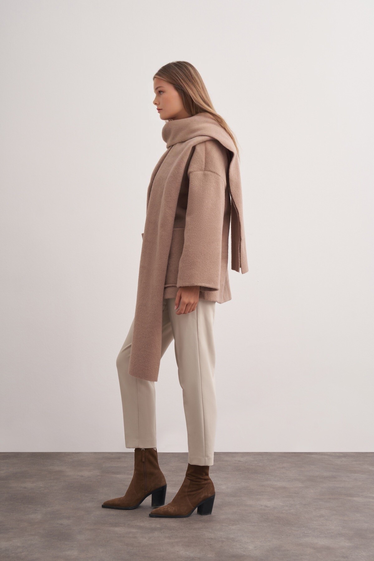 Şal Detaylı Kapüşonlu Kaban