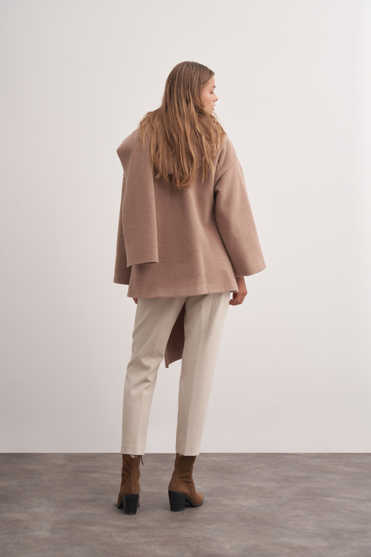 Şal Detaylı Kapüşonlu Kaban