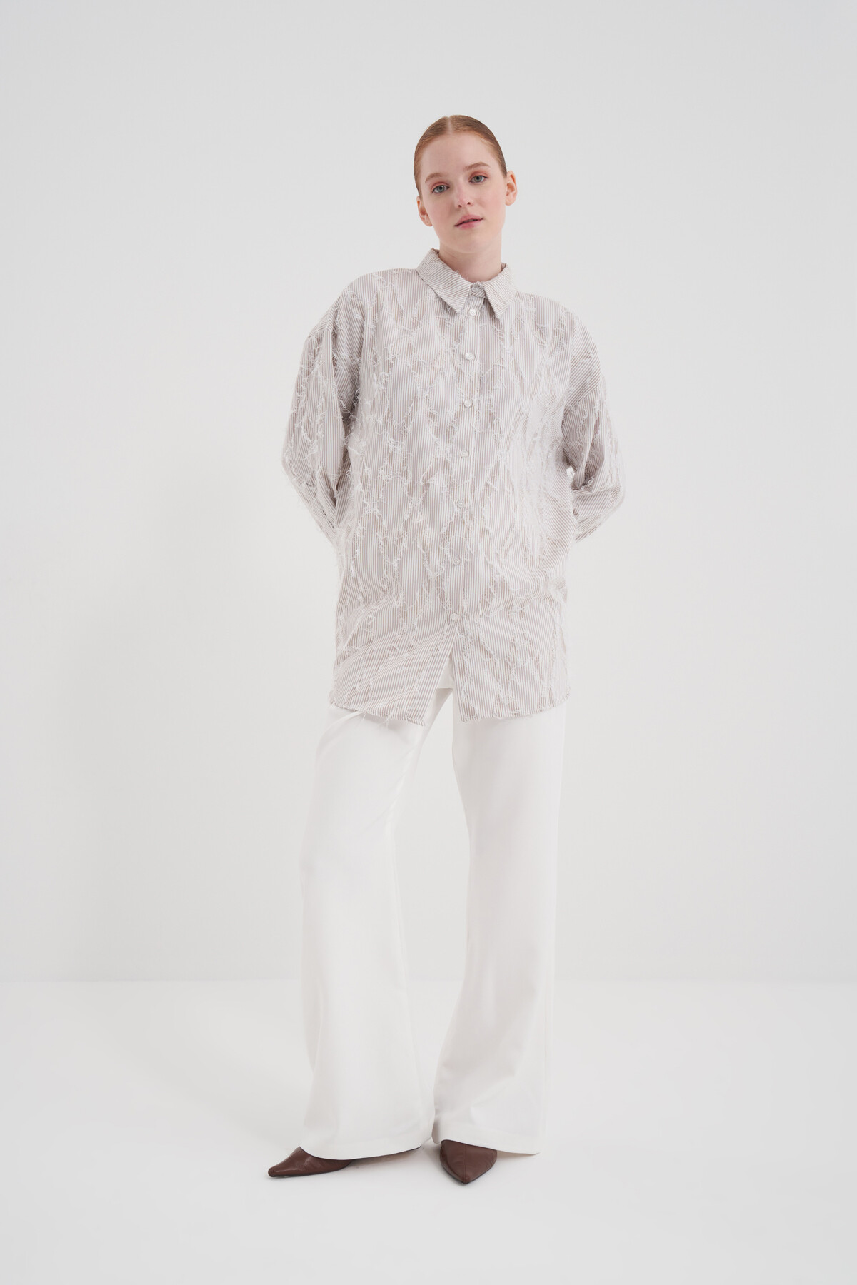 Püskül Detaylı Gömlek