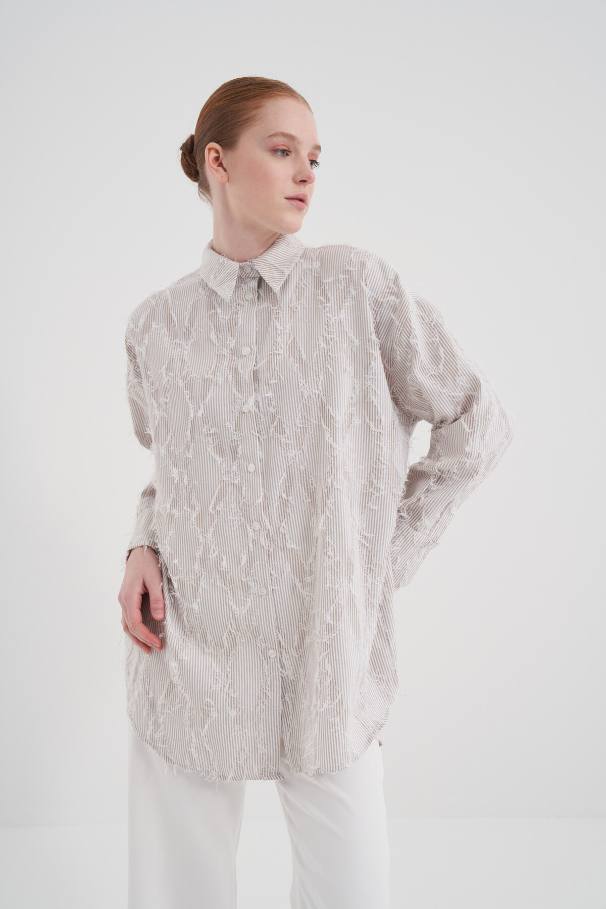 Püskül Detaylı Gömlek