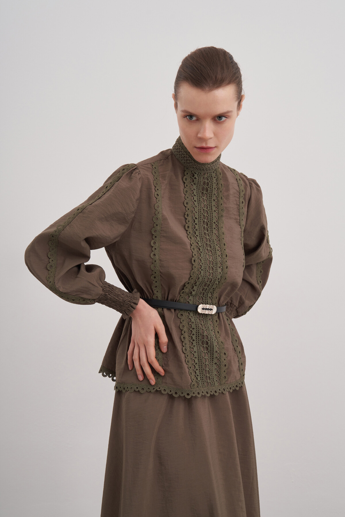 Güpürlü Etekli İkili Takım