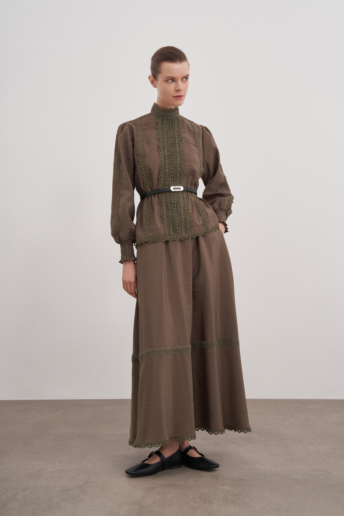 Güpürlü Etekli İkili Takım