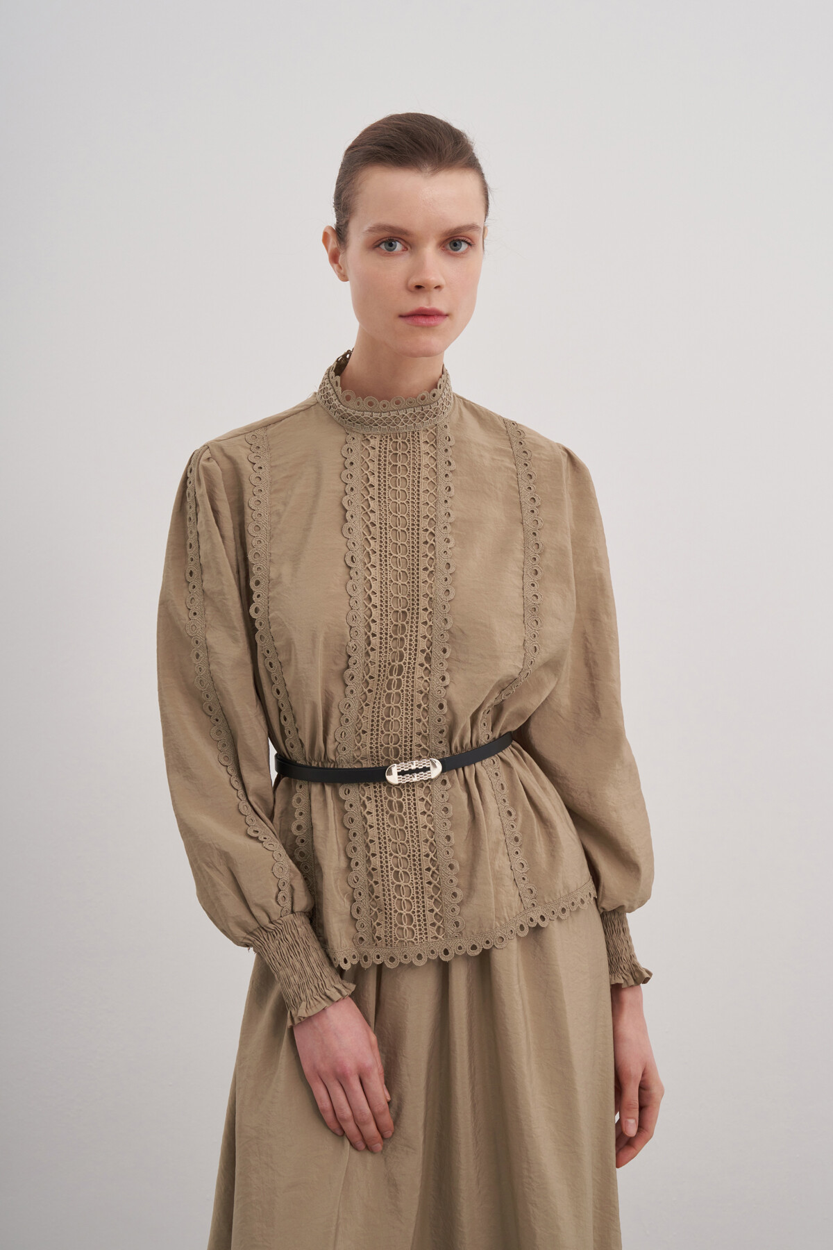 Güpürlü Etekli İkili Takım