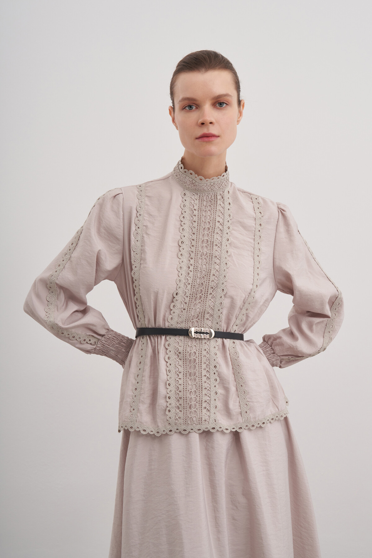 Güpürlü Etekli İkili Takım