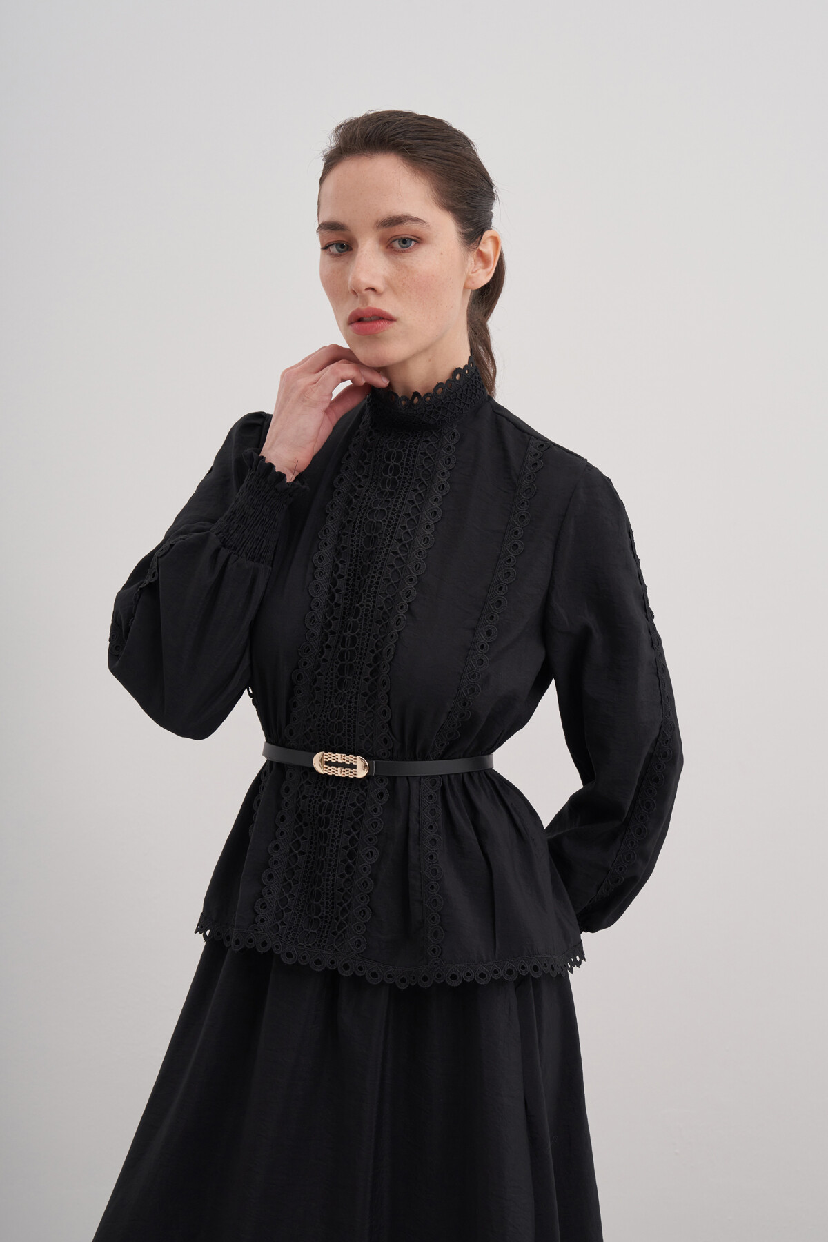 Güpürlü Etekli İkili Takım